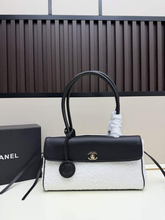 Picture of Chanel Handbags _SKUfw239877832fw